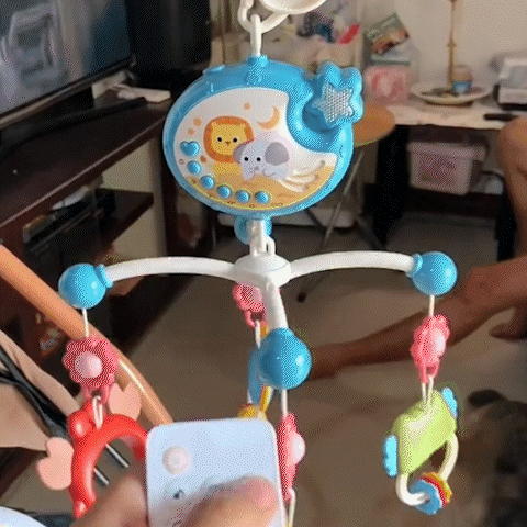Jouet de lit musical rotatif pour bébé '' Promotion 2 pour 1 '' - le coffre a jouets